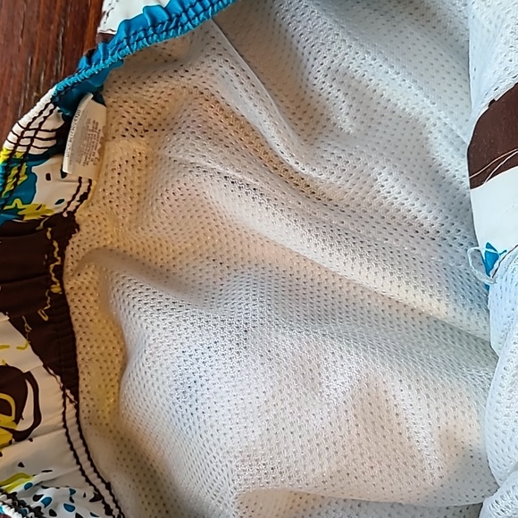 Like new 5 pocket men's shorts/ swim trunks. Mesh interior. - Picture 12 of 12